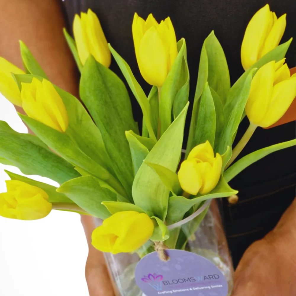 The Everyday Charm - 10 yellow tulips